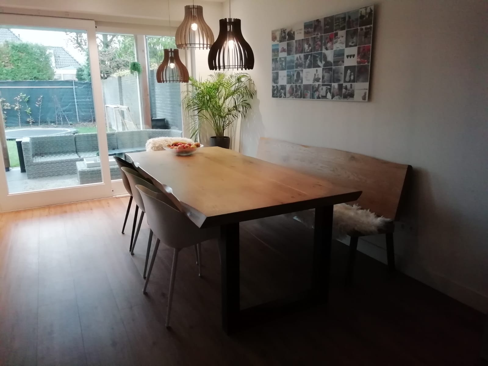boomstamtafel en bank